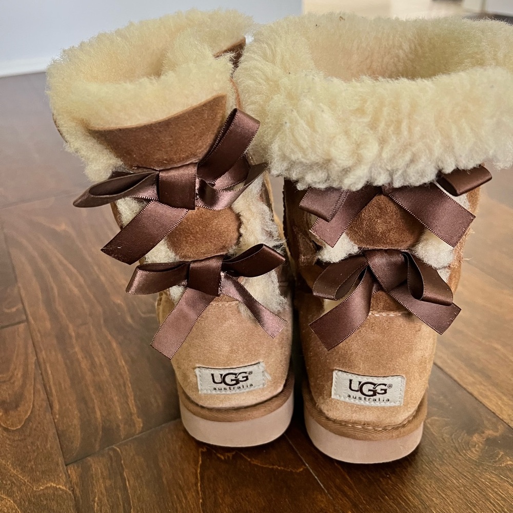 UGGS -7
